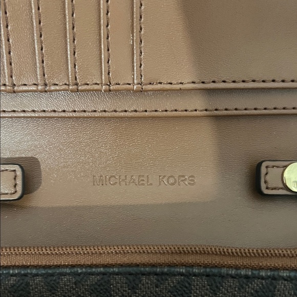Michael Kors Jet Set Wallet Crossbody Bag - Picture 6 of 9